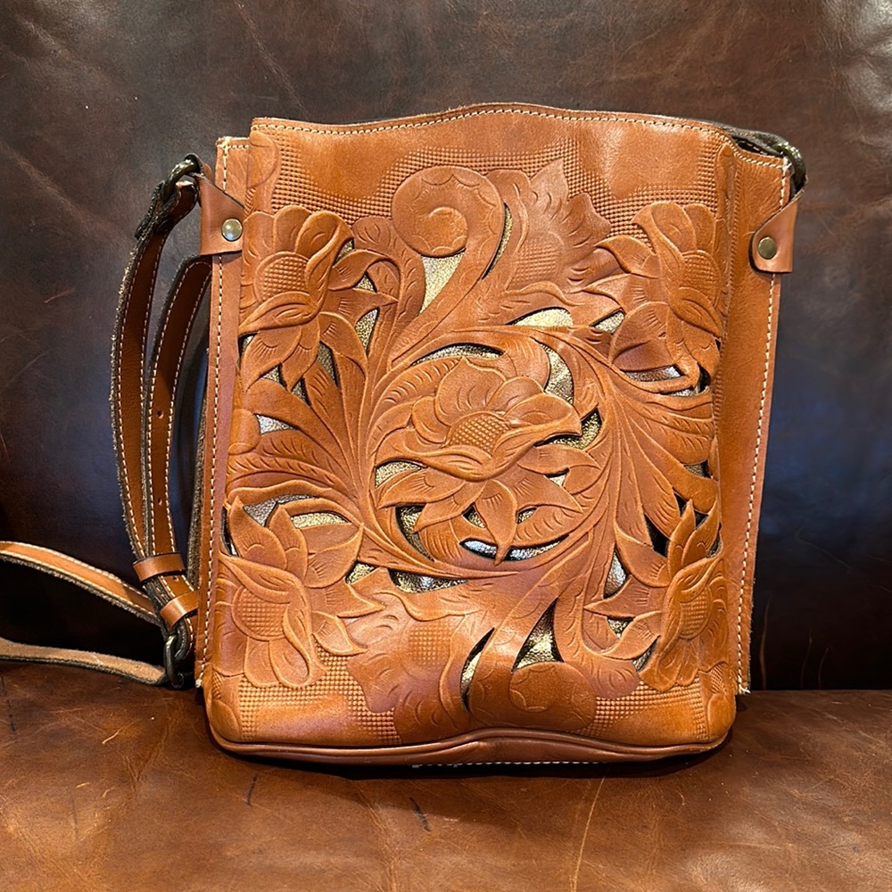 Patricia Nash cross body bucket bag